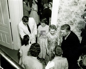 Image description is not available for 1955.037